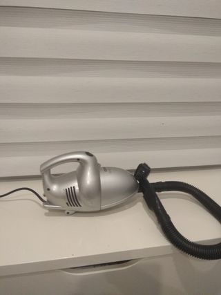 PEQUEÑO ASPIRADOR DE MANO
