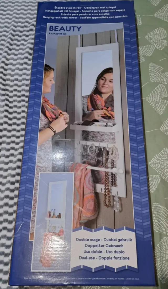 Espejo con colgador y almacenaje para joyas