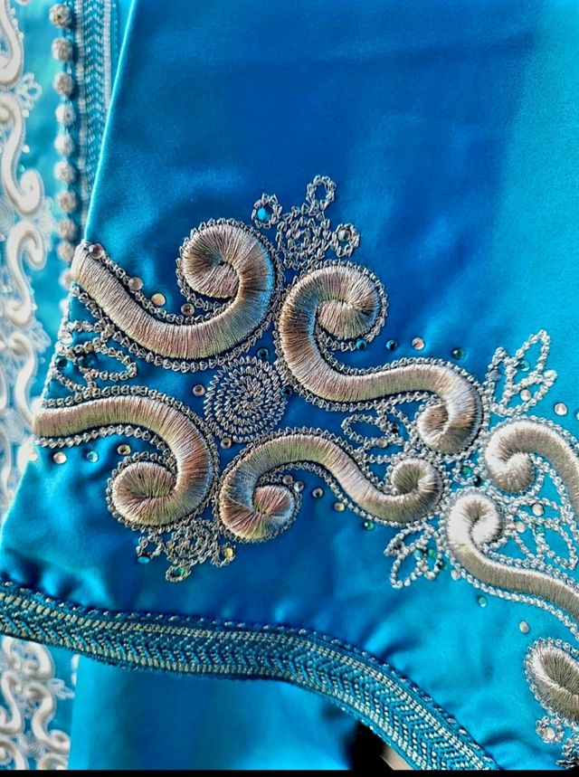 Kaftan bordado a mano