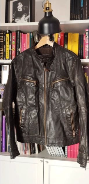 Cazadora estilo motera cuero Zara