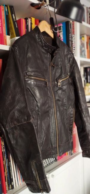 Cazadora estilo motera cuero Zara