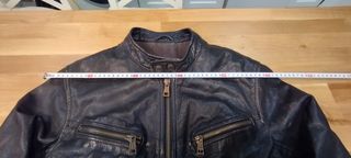 Cazadora estilo motera cuero Zara