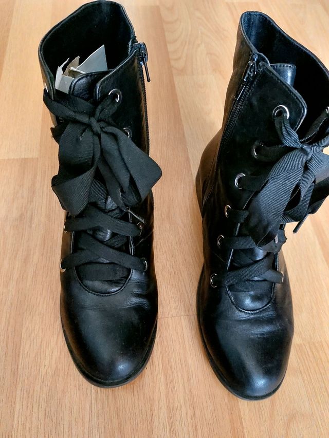 Botines de Zara Girls.Totalmente de piel.N°39