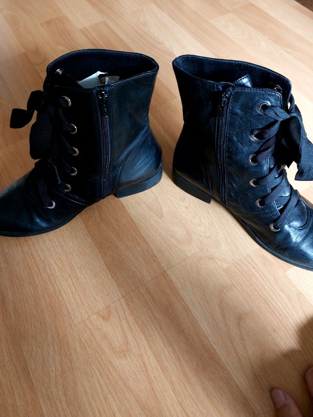 Botines de Zara Girls.Totalmente de piel.N°39