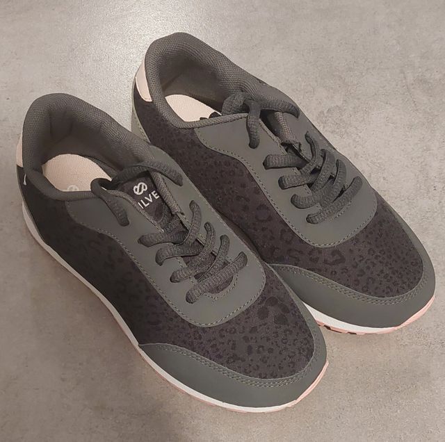 A ESTRENAR ZAPATILLAS NIÑA