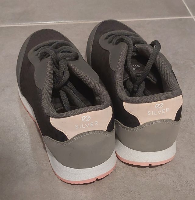 A ESTRENAR ZAPATILLAS NIÑA