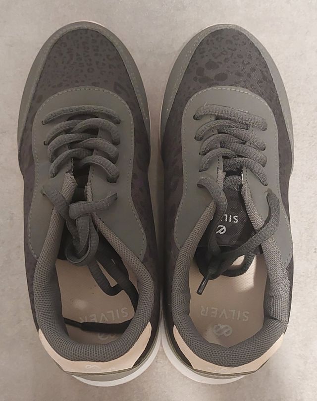 A ESTRENAR ZAPATILLAS NIÑA