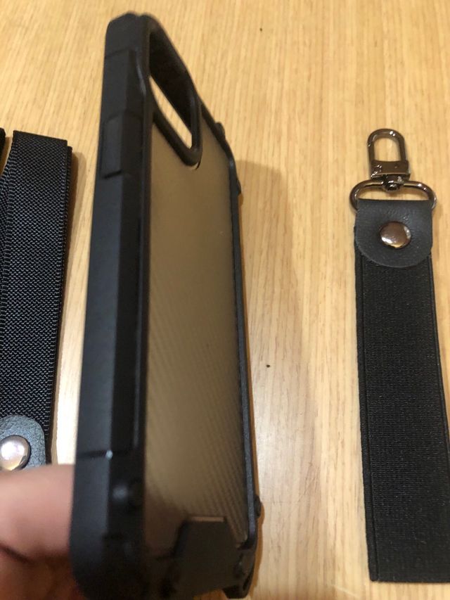 Funda móvil negra para iPhone 13