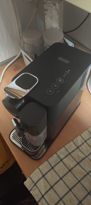Cafetera nesspreso latissima one negra