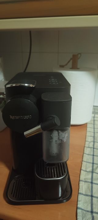 Cafetera nesspreso latissima one negra