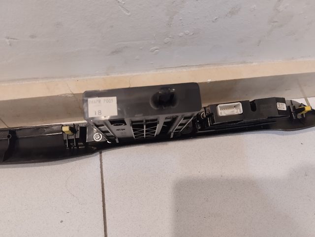 marco frontal Toyota avensis año 2006