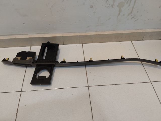 marco frontal Toyota avensis año 2006