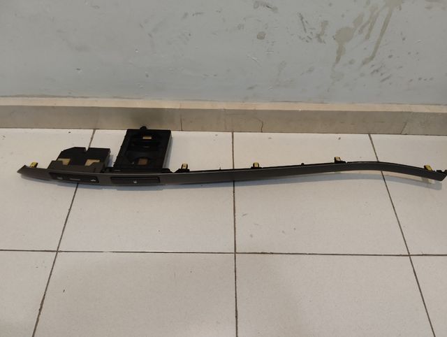 marco frontal Toyota avensis año 2006