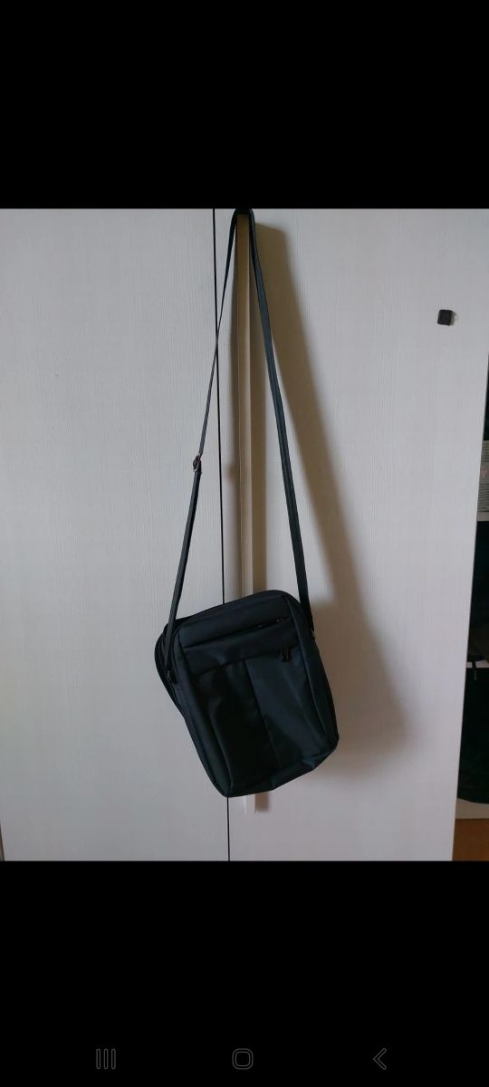 Borsa a tracolla con tasche