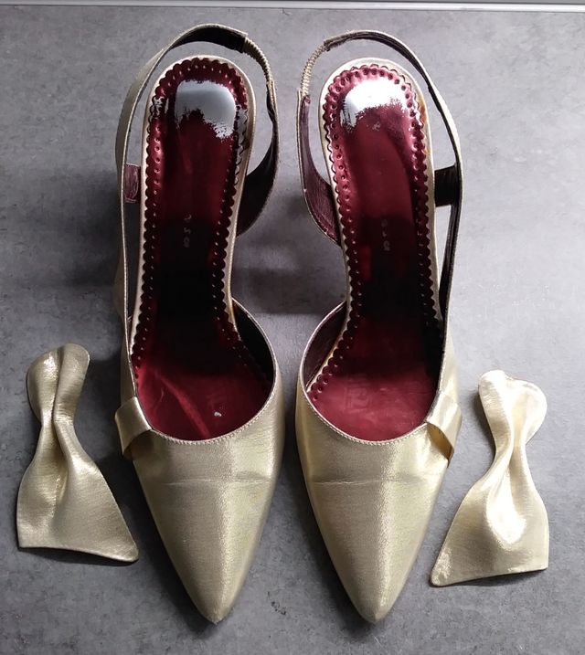 Zapato 38 dorado tacón