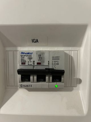 Lampista - (electricista y fontanero).