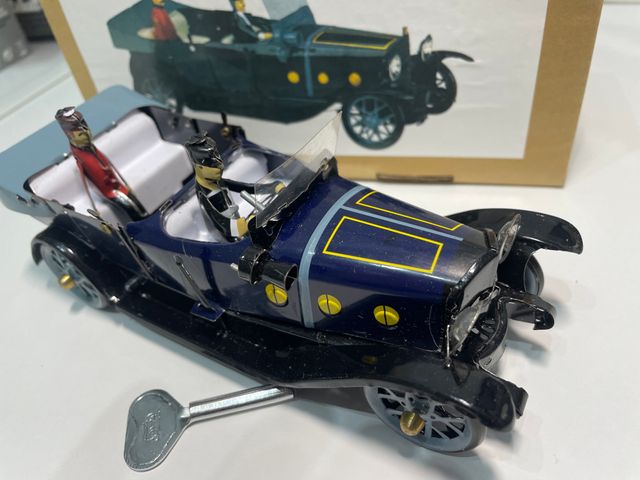 coche Faetón Paya hojalata  a cuerda