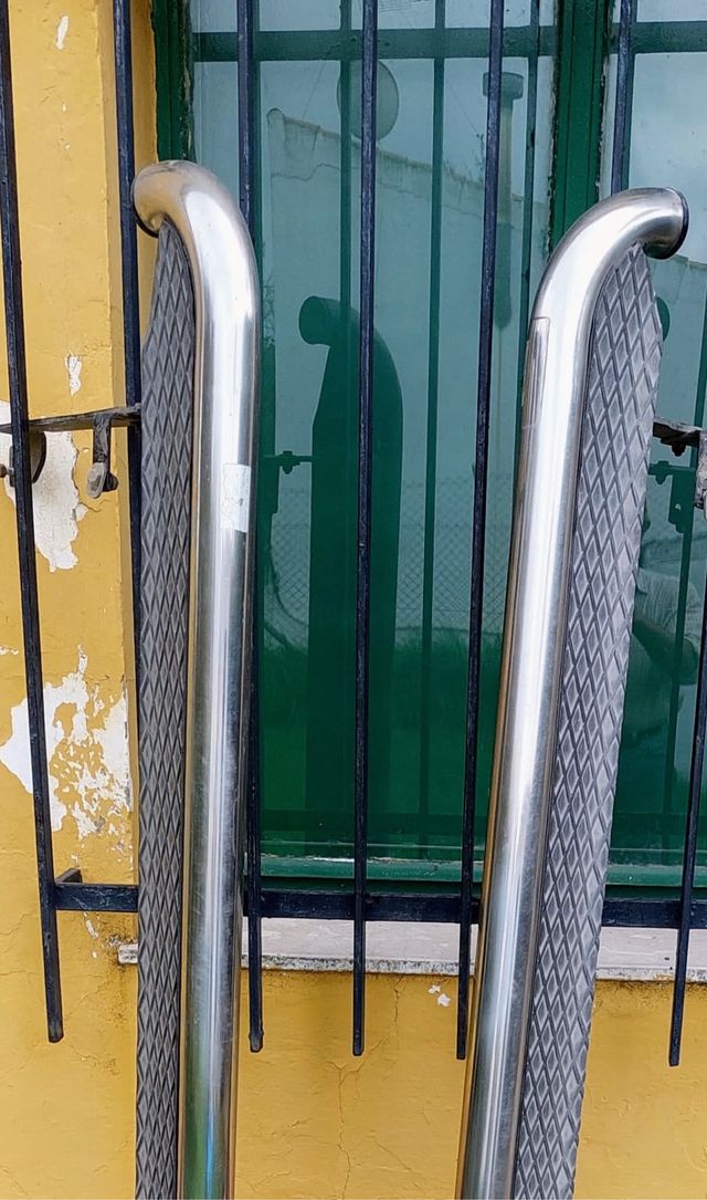 Para golpes y estribos laterales