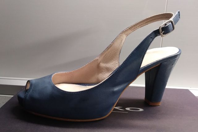 Zapato 38 azul tacón