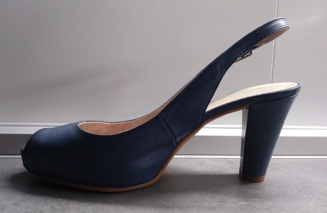 Zapato 38 azul tacón