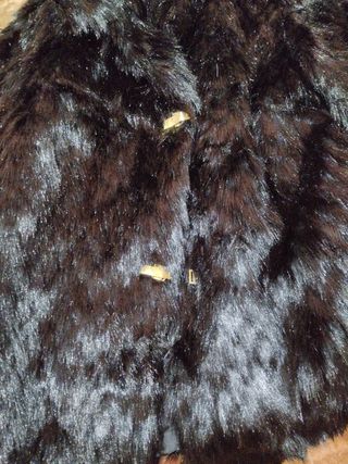 Chaquetón de pelo negro