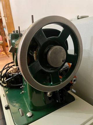 MÁQUINA DE COSER ANTIGUA WERTHEIM TRANSFORMADA