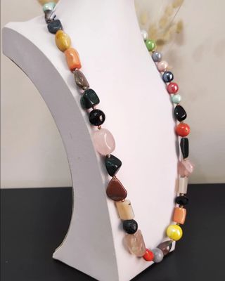 Collana in pietre naturali colorate