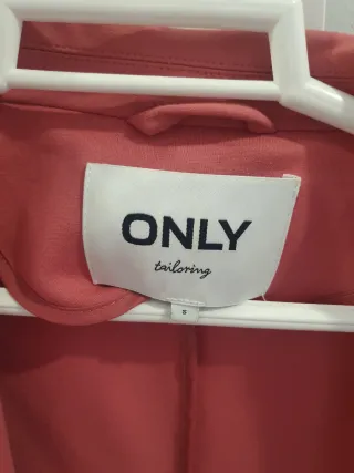 Americana de mujer de color rosa