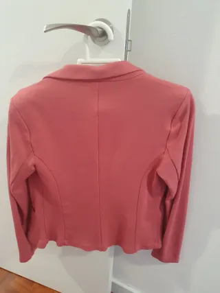 Americana de mujer de color rosa