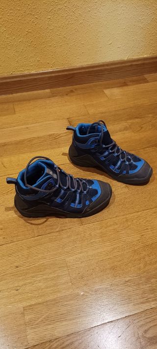 Vendo botas niño. Montaña y nieve