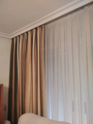 Cortinas salón ,falda mesa, cojines