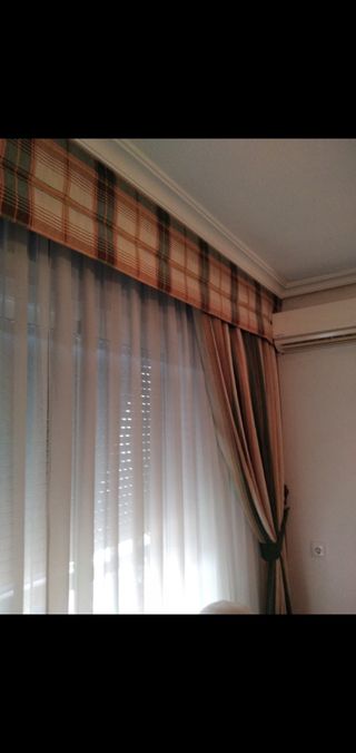 Cortinas salón ,falda mesa, cojines