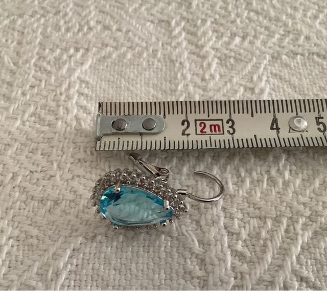 orecchini pendenti con zirconi