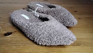 Zapatilla cuña pelo