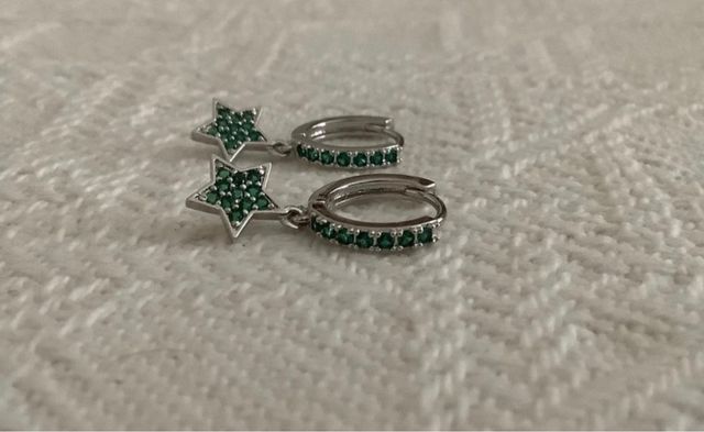 orecchini con strass verdi