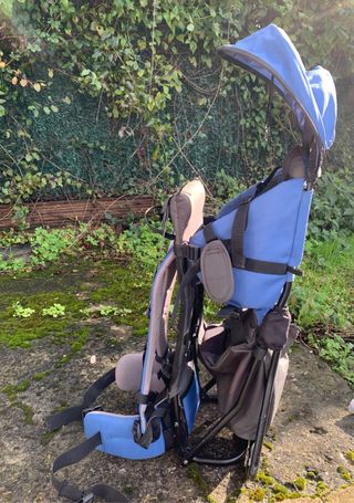 Mochila montaña portabebe deuter