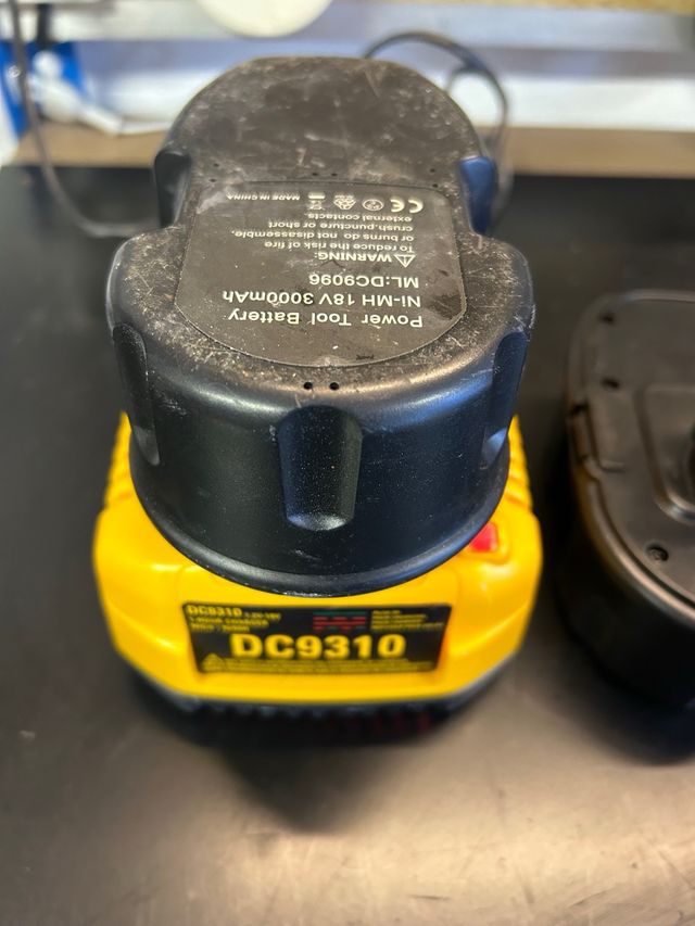 TALADRO DEWALT DC988