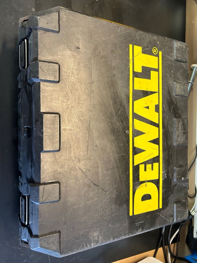 TALADRO DEWALT DC988