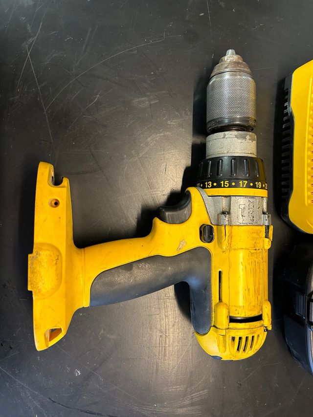 TALADRO DEWALT DC988