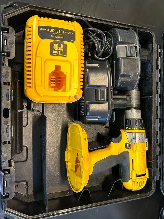 TALADRO DEWALT DC988