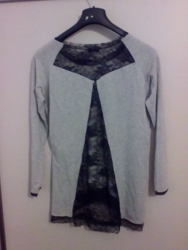 Maglia lurex grigio con pizzo nero