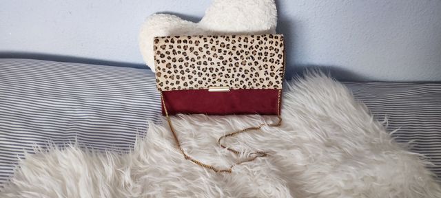 Bolso de piel burdeos