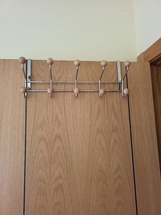 Percheros para puertas,varios modelos y colores.