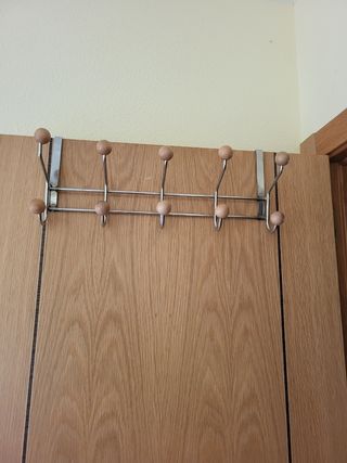 Percheros para puertas,varios modelos y colores.