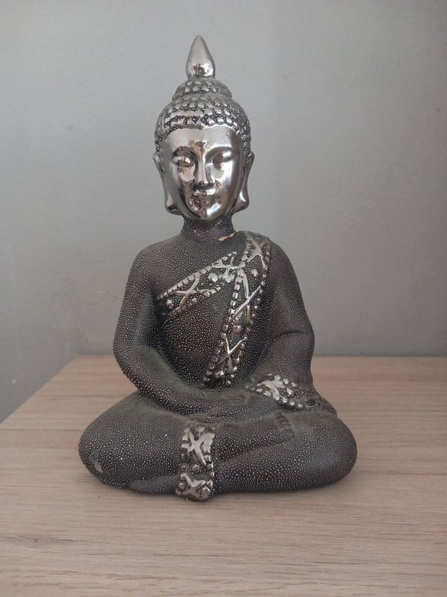 Figura de decoración buda
