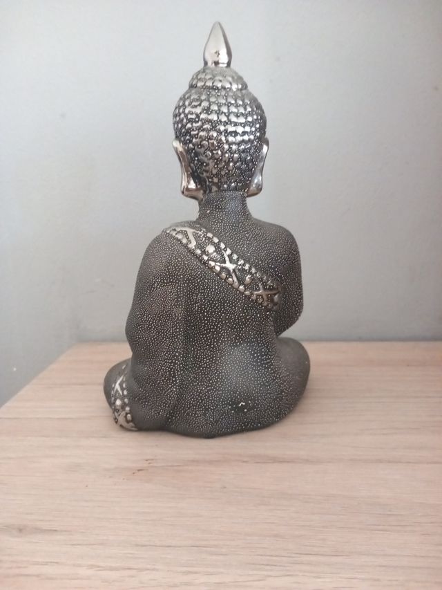 Figura de decoración buda