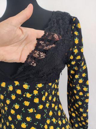 Vestido negro con rosas amarillas talla M