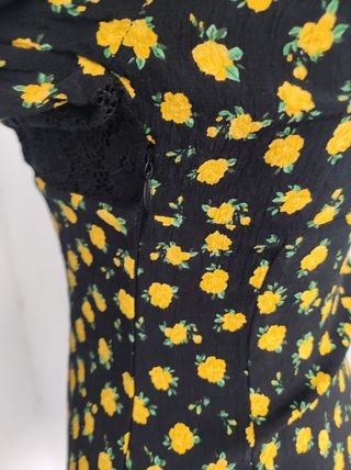 Vestido negro con rosas amarillas talla M