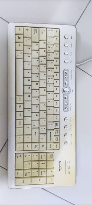 Teclado sin uso apenas
