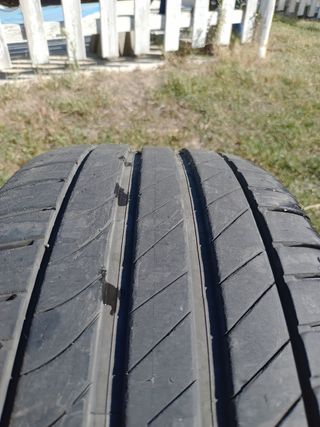 Llanta 19" con neumáticos